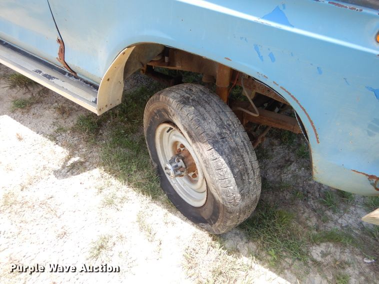 image for item ED9443 1977 Ford F250 pickup truck