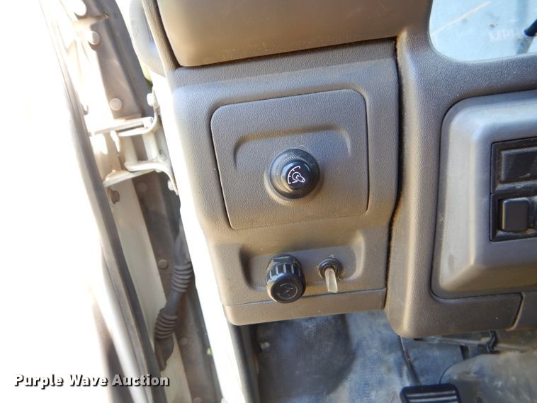 image for item ED9445 1998 Chevrolet Tiltmaster W4 box truck