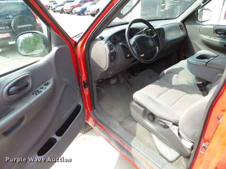 image for item EM9823 2002 Ford F150 XLT SuperCab pickup truck