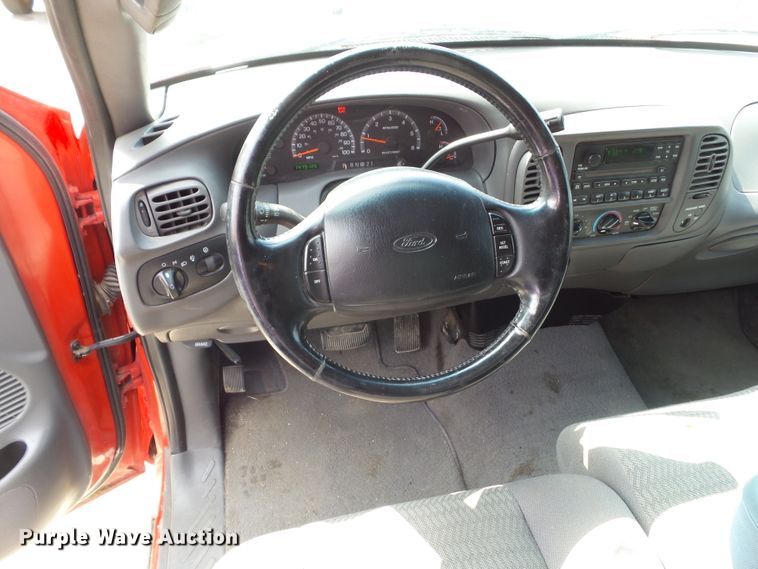 image for item EM9823 2002 Ford F150 XLT SuperCab pickup truck