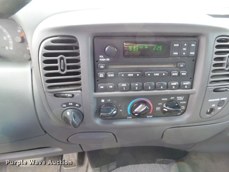 image for item EM9823 2002 Ford F150 XLT SuperCab pickup truck