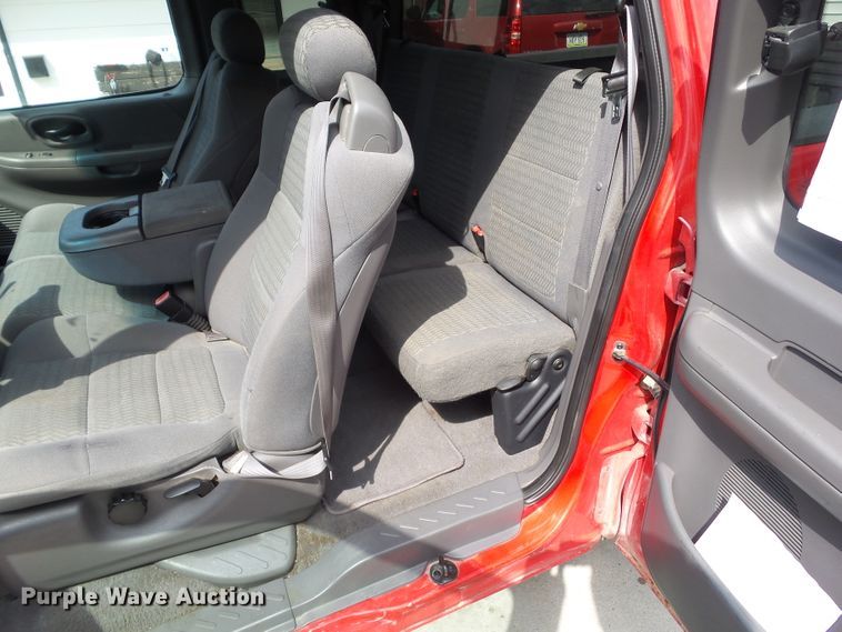 image for item EM9823 2002 Ford F150 XLT SuperCab pickup truck