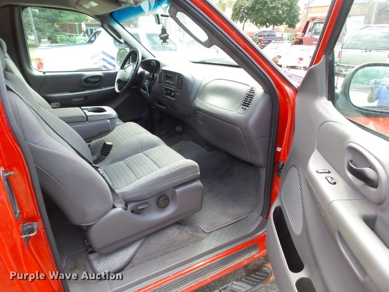 image for item EM9823 2002 Ford F150 XLT SuperCab pickup truck