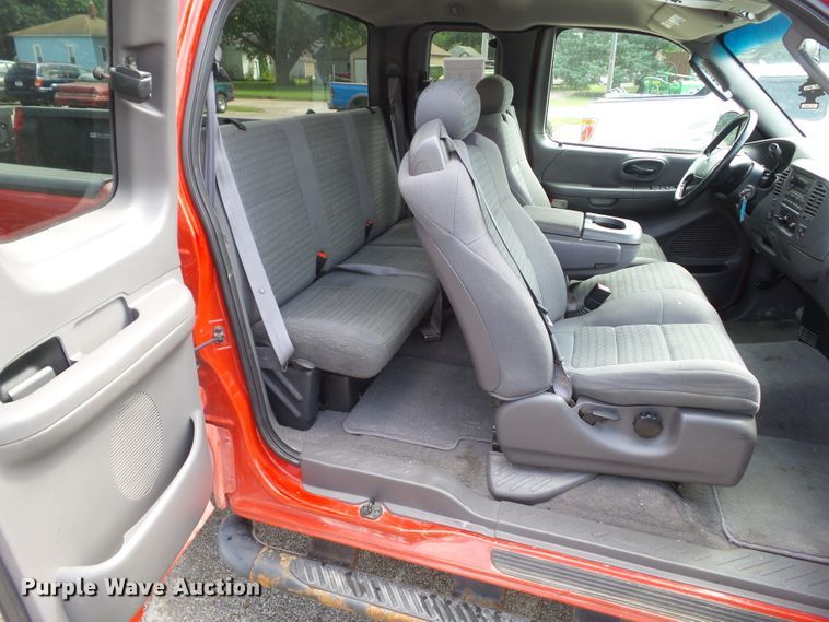 image for item EM9823 2002 Ford F150 XLT SuperCab pickup truck