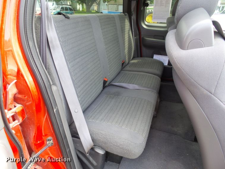 image for item EM9823 2002 Ford F150 XLT SuperCab pickup truck