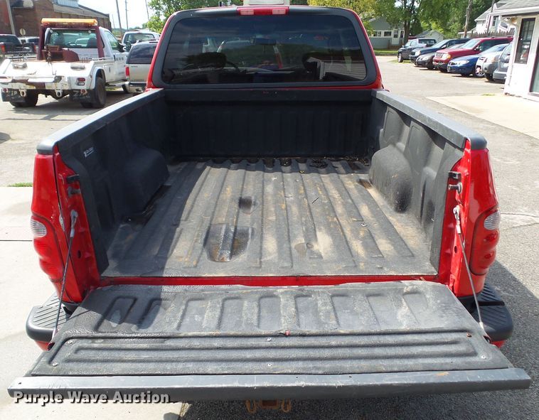 image for item EM9823 2002 Ford F150 XLT SuperCab pickup truck