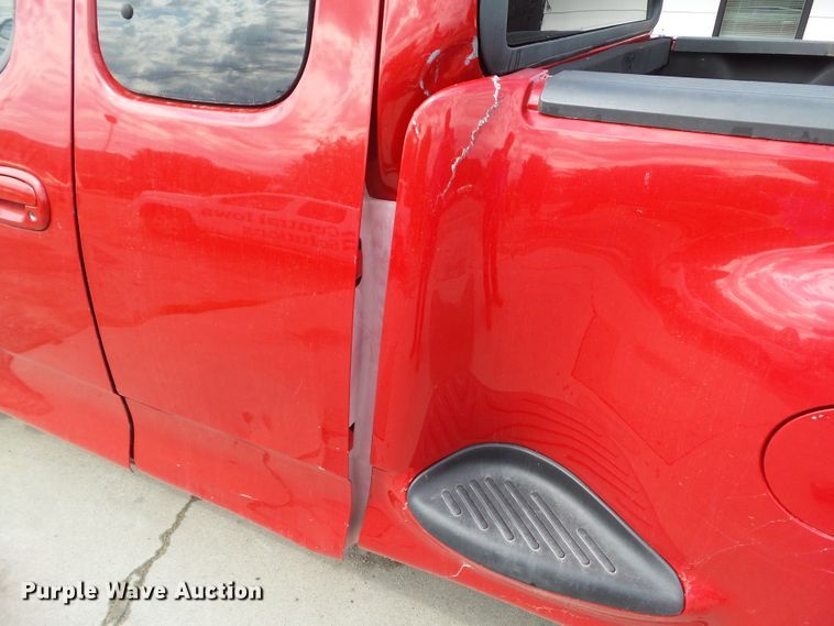 image for item EM9823 2002 Ford F150 XLT SuperCab pickup truck