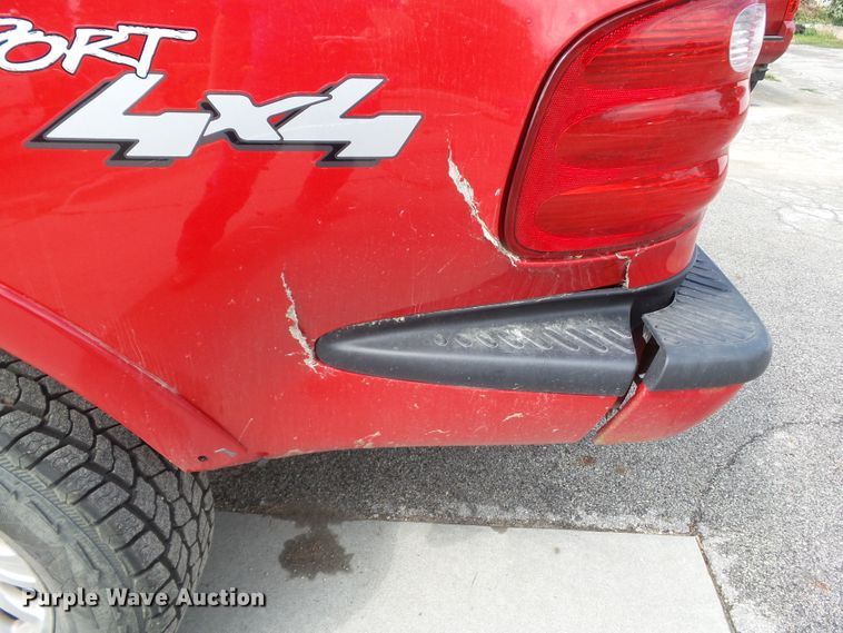 image for item EM9823 2002 Ford F150 XLT SuperCab pickup truck