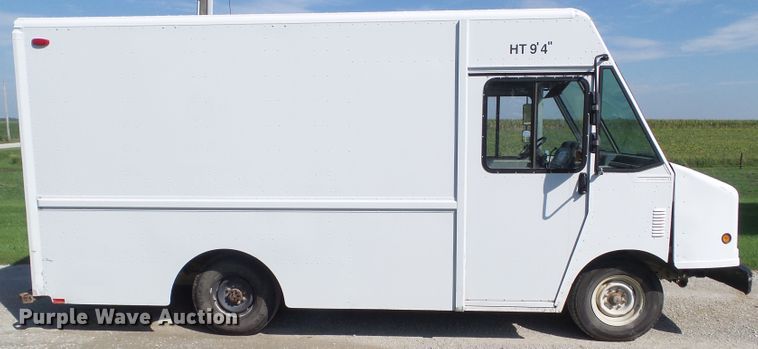 image for item EM9824 1998 Chevrolet P30 delivery truck