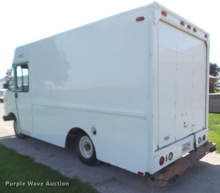 image for item EM9824 1998 Chevrolet P30 delivery truck