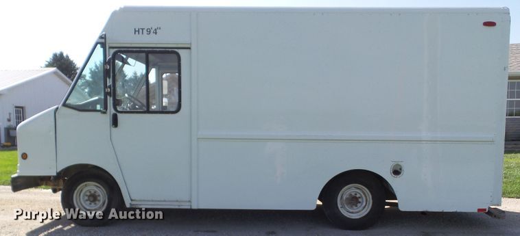 image for item EM9824 1998 Chevrolet P30 delivery truck