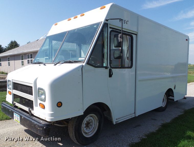 image for item EM9824 1998 Chevrolet P30 delivery truck