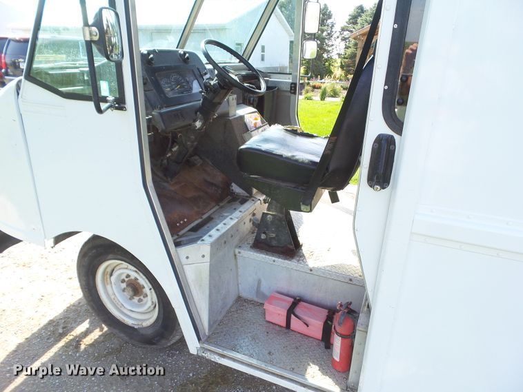 image for item EM9824 1998 Chevrolet P30 delivery truck