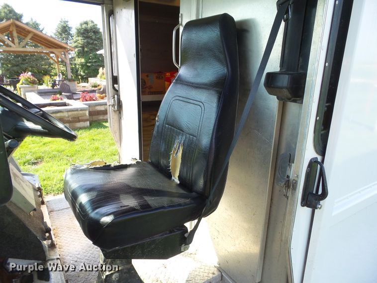 image for item EM9824 1998 Chevrolet P30 delivery truck