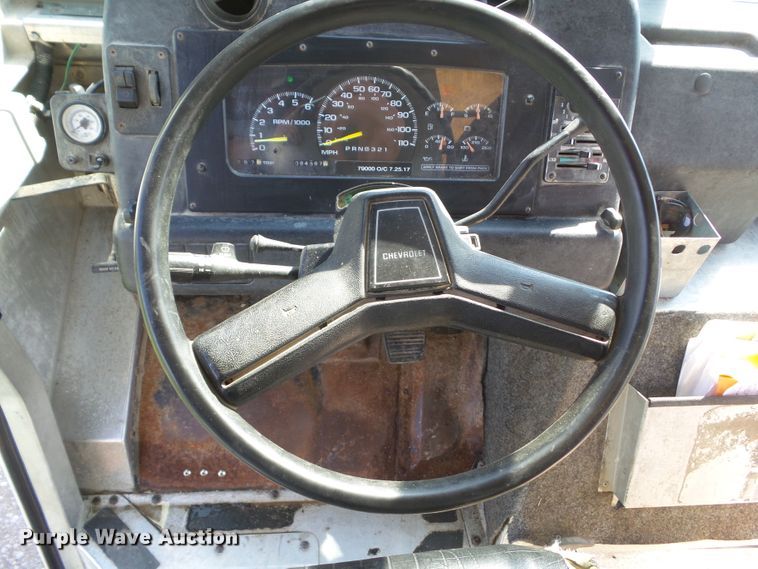 image for item EM9824 1998 Chevrolet P30 delivery truck