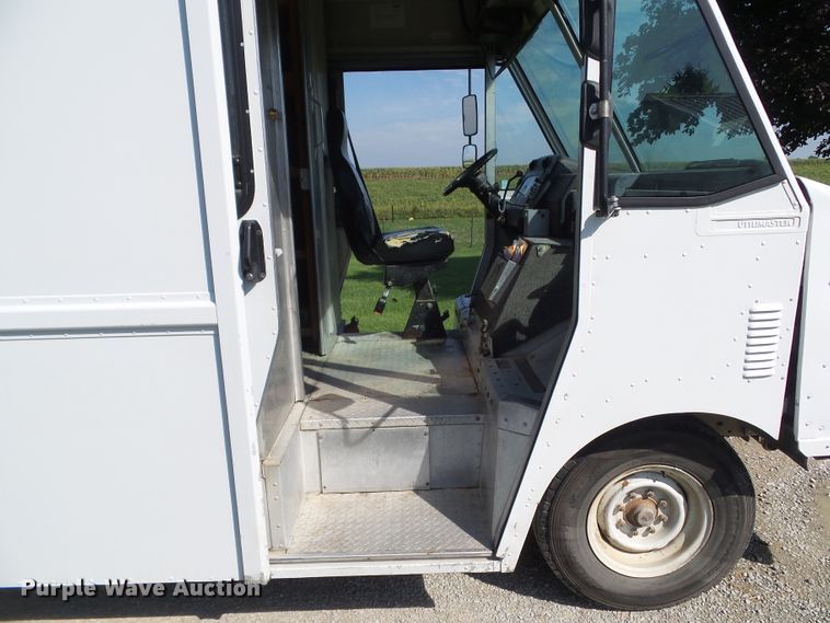 image for item EM9824 1998 Chevrolet P30 delivery truck