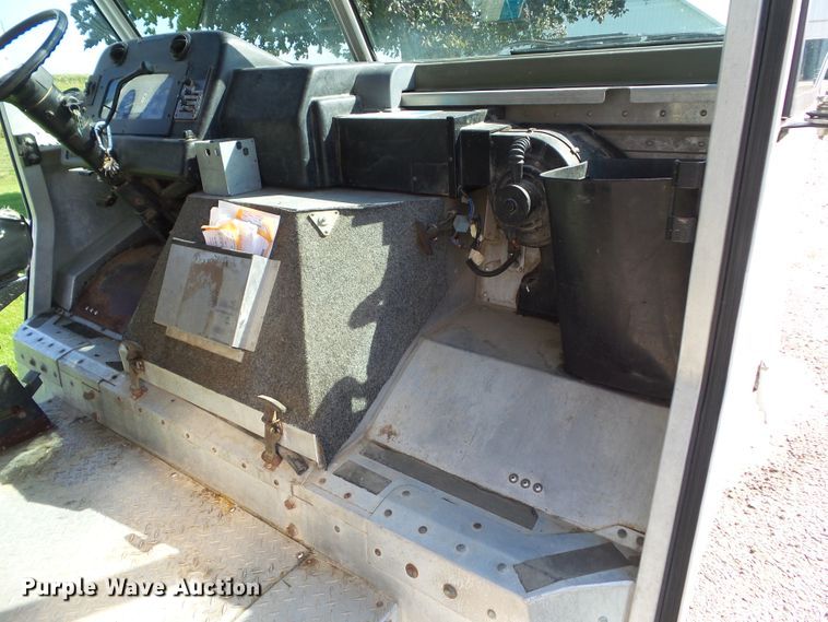 image for item EM9824 1998 Chevrolet P30 delivery truck