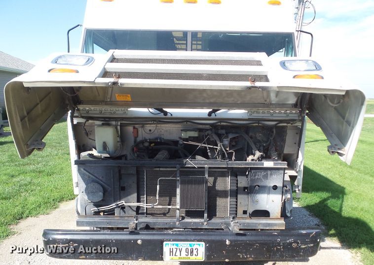 image for item EM9824 1998 Chevrolet P30 delivery truck