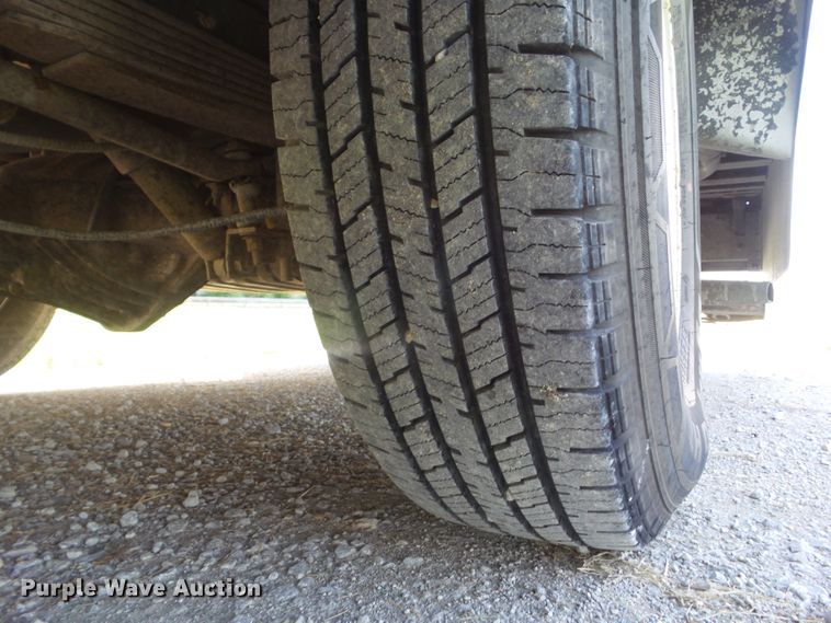 image for item EM9824 1998 Chevrolet P30 delivery truck