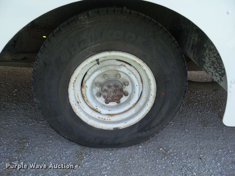 image for item EM9824 1998 Chevrolet P30 delivery truck