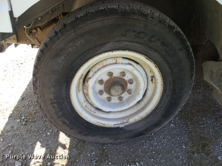 image for item EM9824 1998 Chevrolet P30 delivery truck