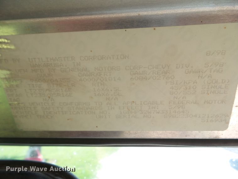 image for item EM9824 1998 Chevrolet P30 delivery truck