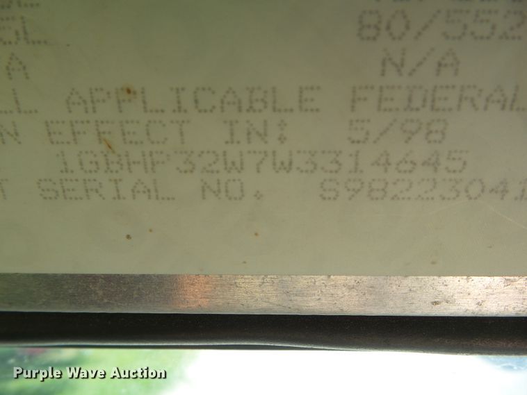 image for item EM9824 1998 Chevrolet P30 delivery truck