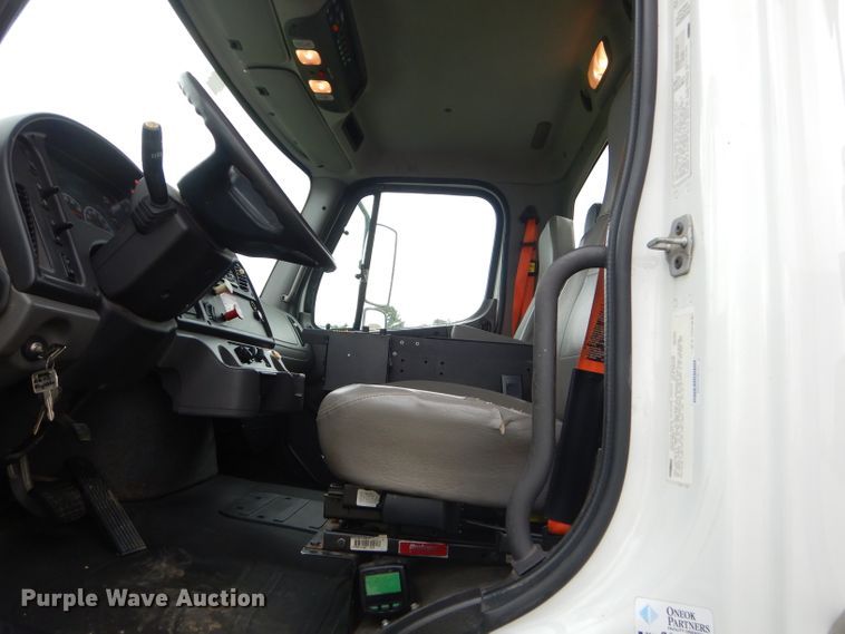 image for item FC9897 2014 Freightliner Business Class M2 bucket truck