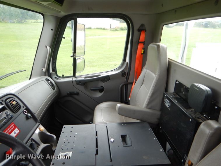 image for item FC9897 2014 Freightliner Business Class M2 bucket truck