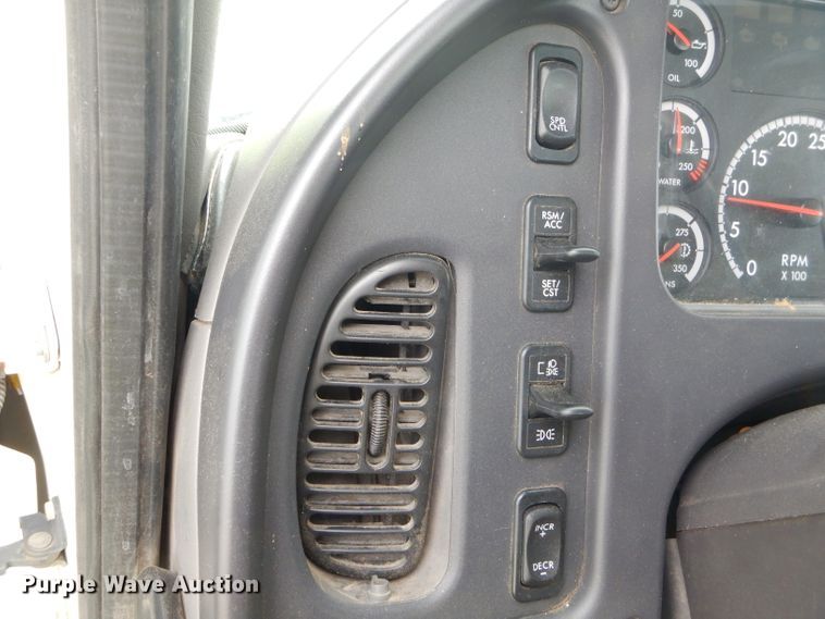 image for item FC9897 2014 Freightliner Business Class M2 bucket truck