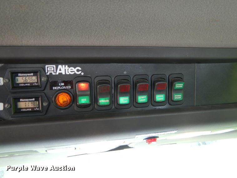 image for item FC9897 2014 Freightliner Business Class M2 bucket truck