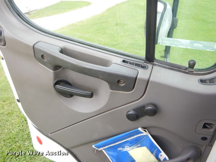 image for item FC9897 2014 Freightliner Business Class M2 bucket truck