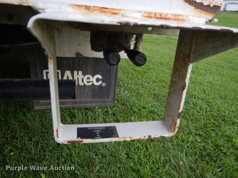 image for item FC9897 2014 Freightliner Business Class M2 bucket truck