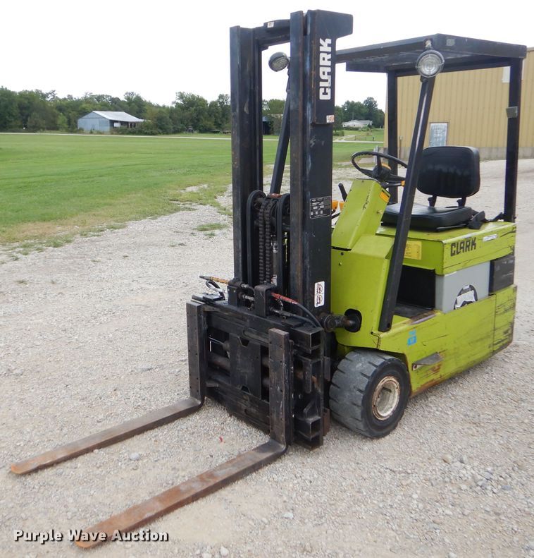 image for item FC9899 Clark forklift