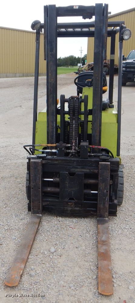 image for item FC9899 Clark forklift