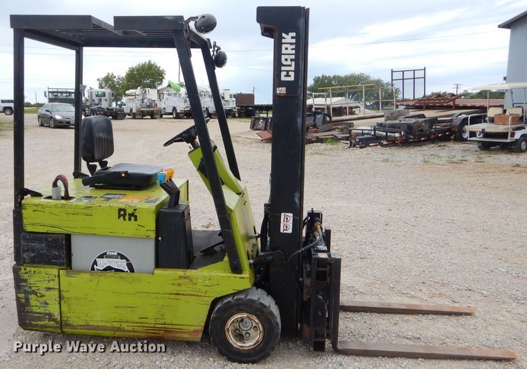 image for item FC9899 Clark forklift