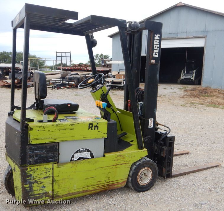 image for item FC9899 Clark forklift