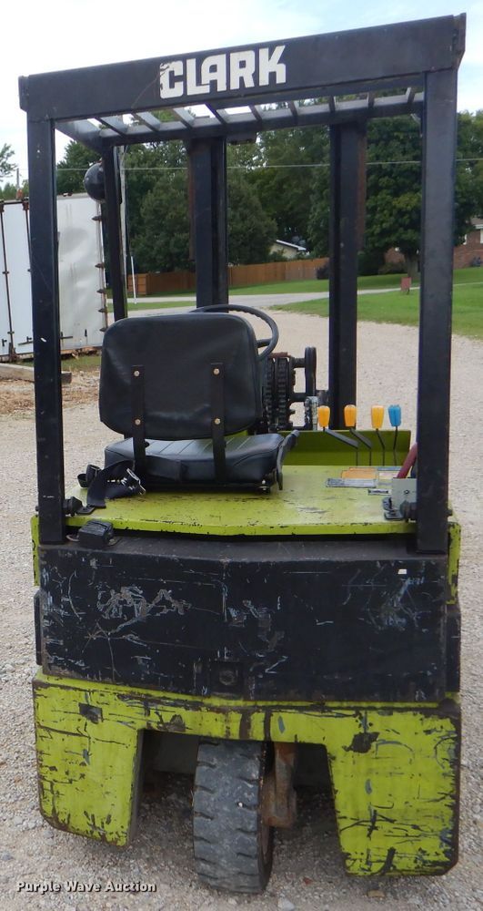 image for item FC9899 Clark forklift