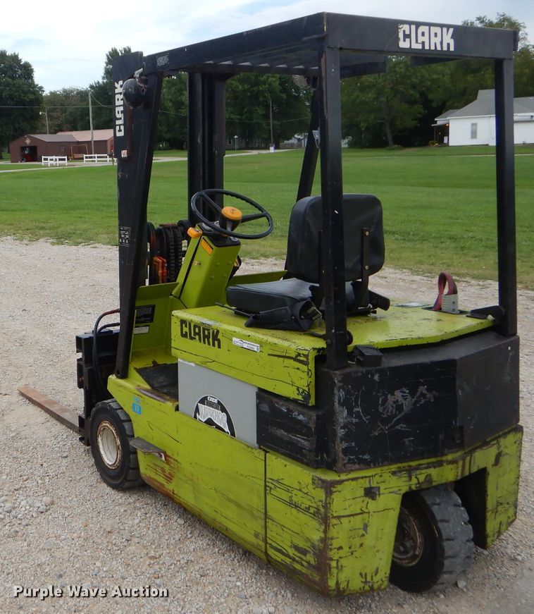 image for item FC9899 Clark forklift