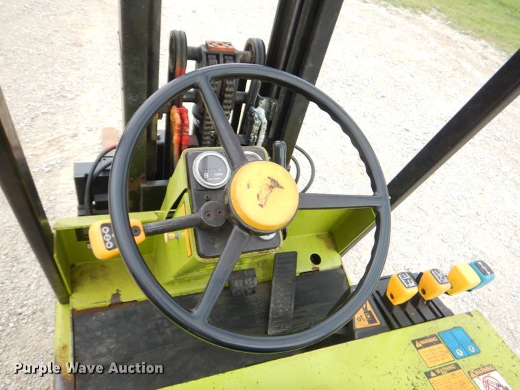 image for item FC9899 Clark forklift