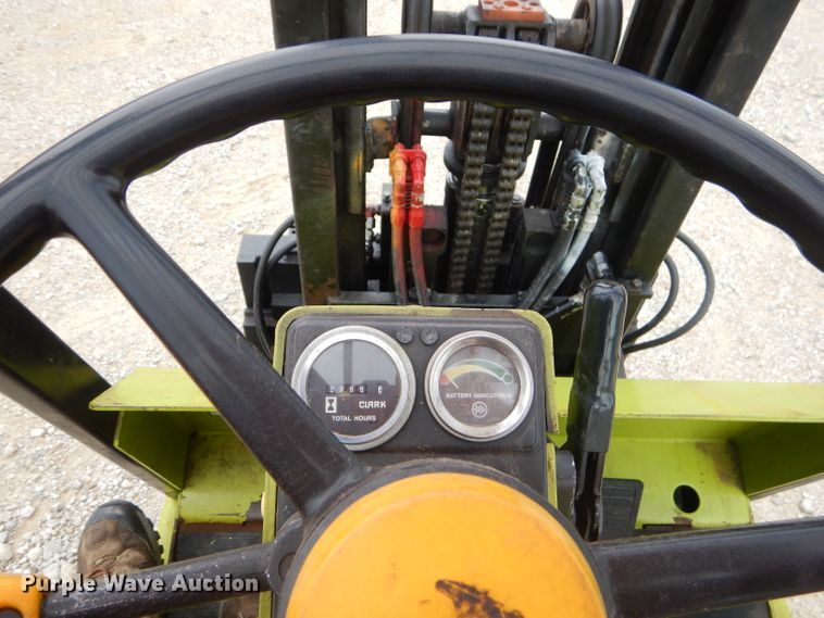 image for item FC9899 Clark forklift