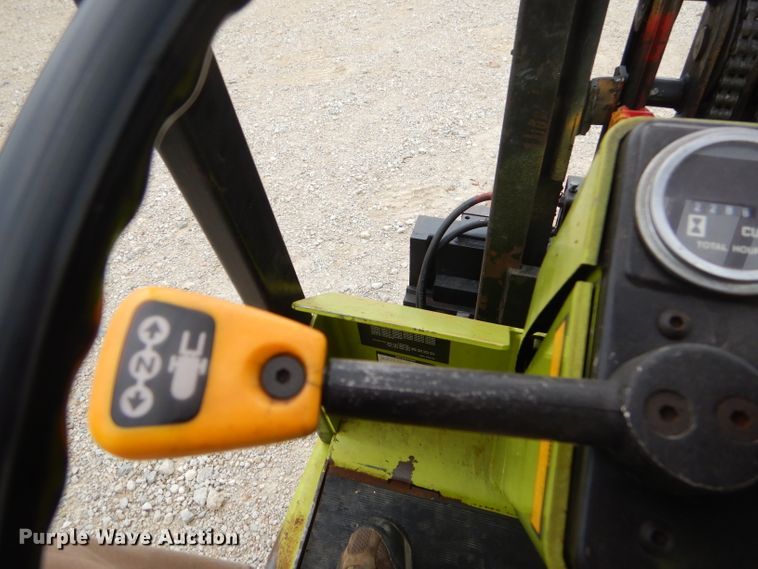 image for item FC9899 Clark forklift