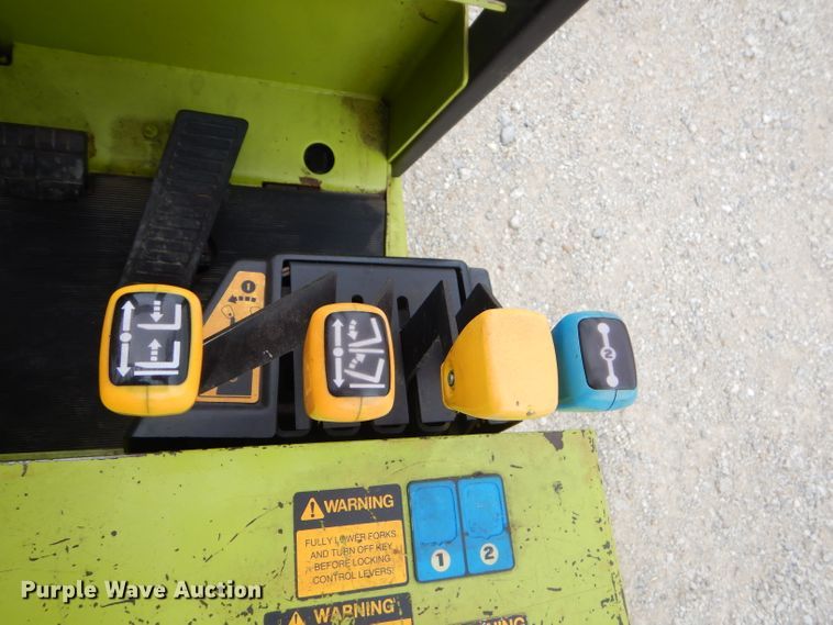 image for item FC9899 Clark forklift