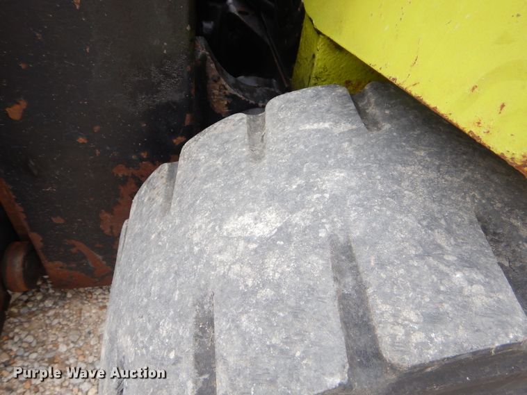 image for item FC9899 Clark forklift