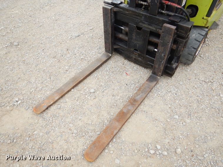 image for item FC9899 Clark forklift