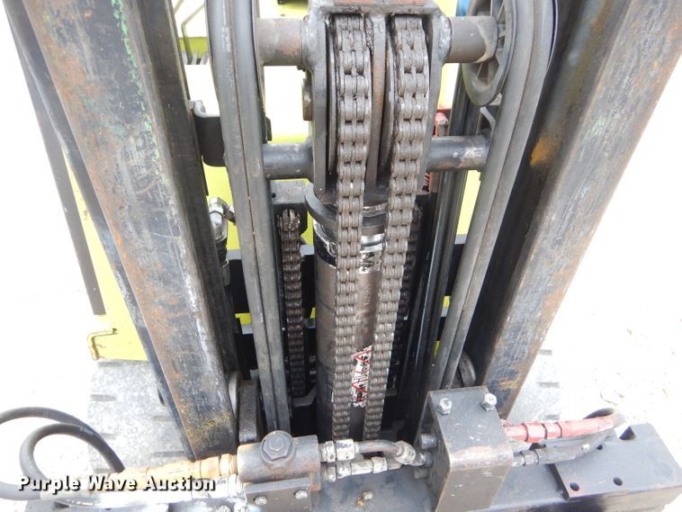 image for item FC9899 Clark forklift