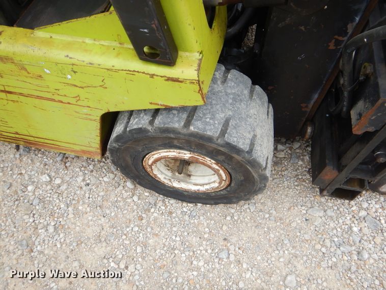 image for item FC9899 Clark forklift