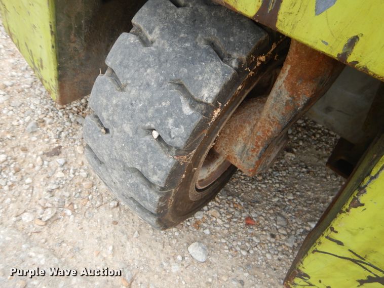 image for item FC9899 Clark forklift