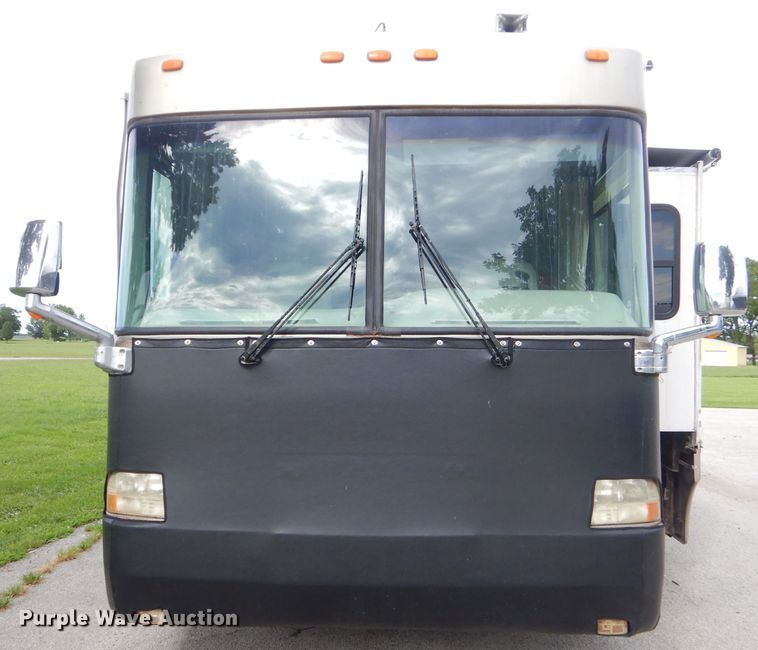 image for item FC9900 2003 Safari Cheetah RV