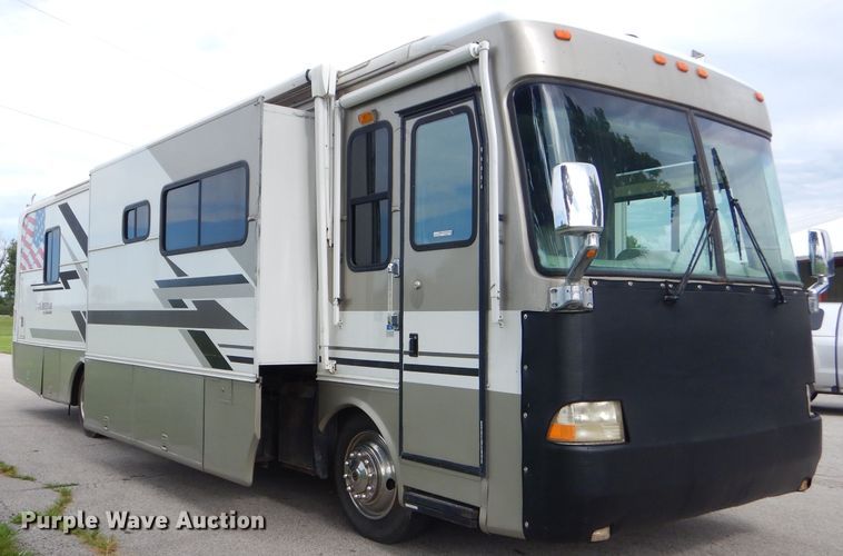 image for item FC9900 2003 Safari Cheetah RV